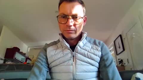 Snapshot of pchittt chatting on 11/19/25, 01:44 pchittt online show from 11/19/25, 01:44