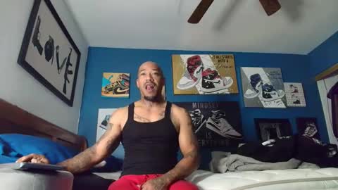 Snapshot of pcuddy3 chatting on 11/19/25, 02:33 Phenomenal online show from 11/19/25, 02:33