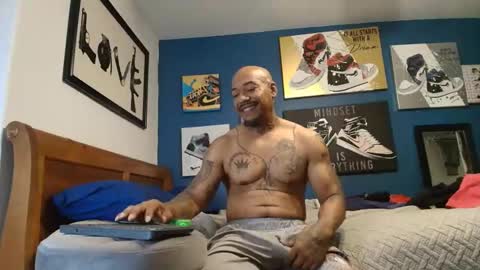 Snapshot of pcuddy3 chatting on 11/24/25, 02:33 Phenomenal online show from 11/24/25, 02:33