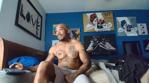 Snapshot of pcuddy3 chatting on 11/27/25, 03:25 Phenomenal online show from 11/27/25, 03:25