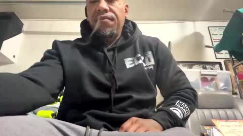 Snapshot of pcuddy3 chatting on 04/05/26, 12:35 Phenomenal online show from 04/05/26, 12:35