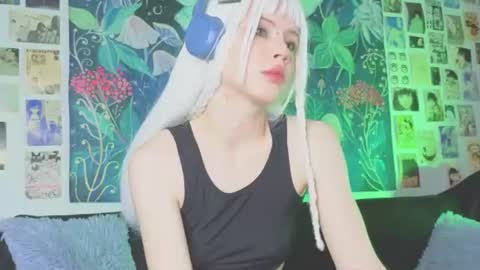 Snapshot of peacchypawss chatting on 07/13/26, 09:56 Eva online show from 07/13/26, 09:56