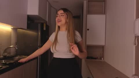 Snapshot of peach_heart chatting on 10/07/25, 03:20 Ema online show from 10/07/25, 03:20