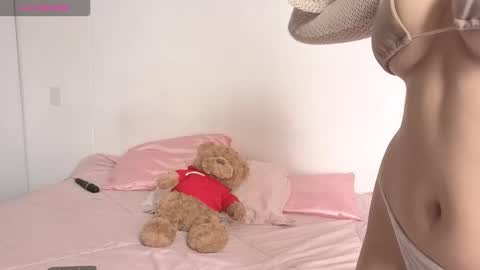 Snapshot of peach_heart chatting on 10/28/25, 03:25 Ema online show from 10/28/25, 03:25