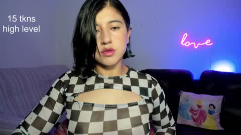 Snapshot of peach_paradisee chatting on 01/21/25, 03:15 S online show from 01/21/25, 03:15