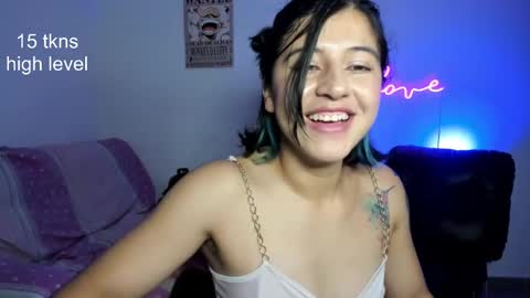 Snapshot of peach_paradisee chatting on 03/01/25, 05:42 S online show from 03/01/25, 05:42