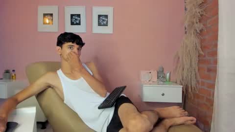 peach tyron online show from 12/28/24, 07:33