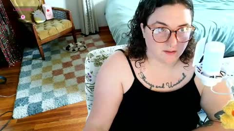 Snapshot of peachbandit chatting on 04/01/26, 03:09 Peach Bandit online show from 04/01/26, 03:09