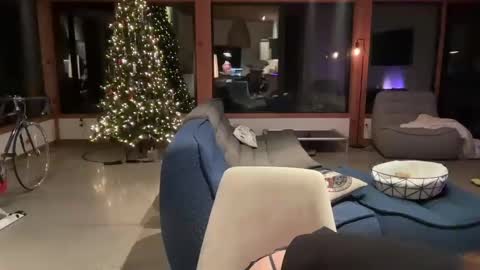 Snapshot of peacheekitty chatting on 12/13/24, 06:31 Effyyyyy online show from 12/13/24, 06:31