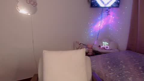 peacherry_ online show from 02/05/25, 03:55