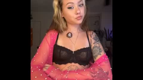 peachesncreampiezz online show from 07/10/26, 02:38