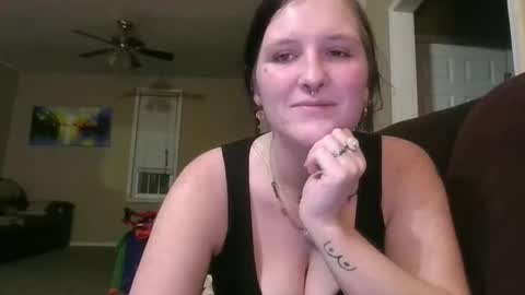 Snapshot of peachesxcreme chatting on 10/07/25, 04:31 peachesxcreme online show from 10/07/25, 04:31