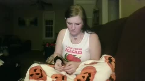 Snapshot of peachesxcreme chatting on 11/09/25, 02:54 peachesxcreme online show from 11/09/25, 02:54