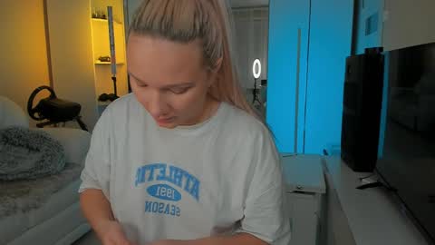 peachju1cy online show from 01/28/25, 03:04