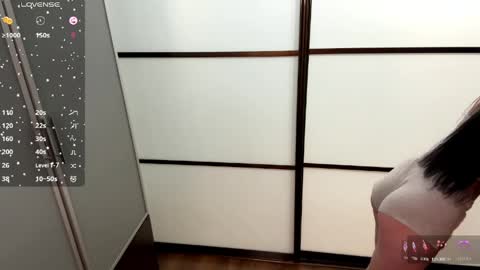 Snapshot of peachllune chatting on 04/27/26, 04:32 Eva online show from 04/27/26, 04:32