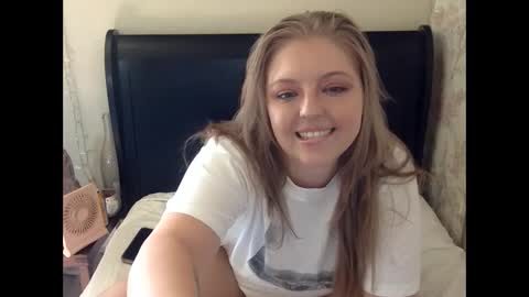 Snapshot of peachritual chatting on 09/11/25, 08:31 PeachRitual online show from 09/11/25, 08:31