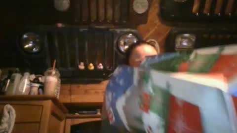 Snapshot of peachtree197 chatting on 12/17/24, 02:33 peachtree197 online show from 12/17/24, 02:33