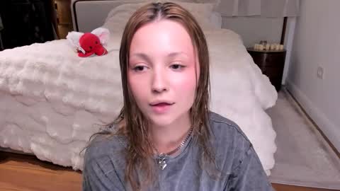 Lili online show from 11/02/25, 05:10