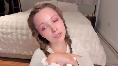 Lili online show from 12/03/25, 06:54