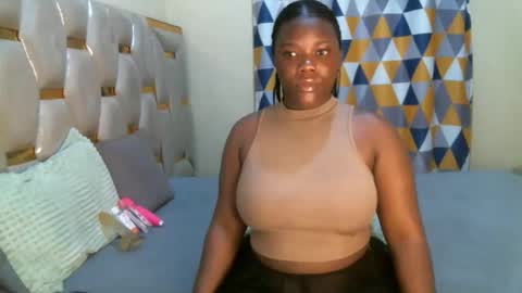 Snapshot of peachygirl255 chatting on 04/19/26, 01:21 Peachy online show from 04/19/26, 01:21