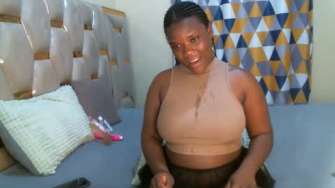 Snapshot of peachygirl255 chatting on 04/19/26, 06:10 Peachy online show from 04/19/26, 06:10