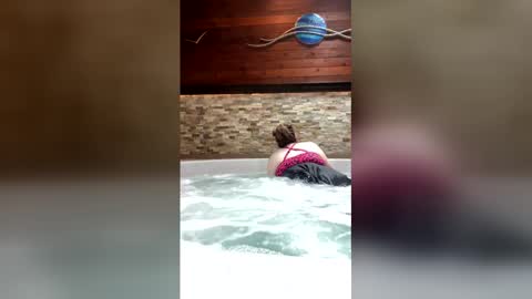 Snapshot of peachyqueen912 chatting on 04/16/26, 04:41 peachyqueen912 online show from 04/16/26, 04:41