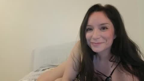 Snapshot of peachyxobsession chatting on 11/21/25, 01:48 PeachyObsession online show from 11/21/25, 01:48