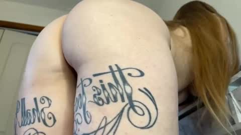 Snapshot of peachyykat chatting on 11/01/25, 01:57 kat online show from 11/01/25, 01:57