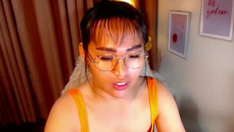 Snapshot of peakaboo_xx chatting on 04/19/26, 10:34 Angel Creamdensada online show from 04/19/26, 10:34