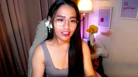 Snapshot of peakaboo_xx chatting on 04/27/26, 06:22 Angel Creamdensada online show from 04/27/26, 06:22