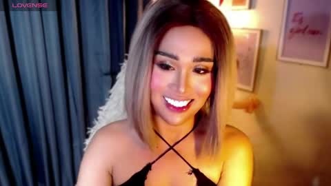 Snapshot of peakaboo_xx chatting on 05/27/26, 04:37 Angel Creamdensada online show from 05/27/26, 04:37