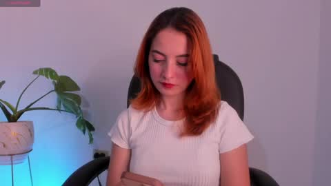 Snapshot of pear__moon chatting on 05/22/26, 04:41 LILLY online show from 05/22/26, 04:41