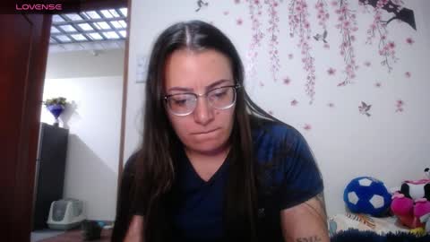 Snapshot of pearl_3 chatting on 04/15/26, 10:54 Pearl online show from 04/15/26, 10:54