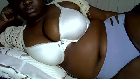 Snapshot of pearl_33 chatting on 11/09/25, 08:01 Keci online show from 11/09/25, 08:01