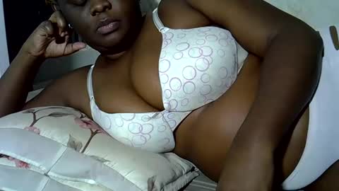 Snapshot of pearl_33 chatting on 04/17/26, 10:57 Keci online show from 04/17/26, 10:57