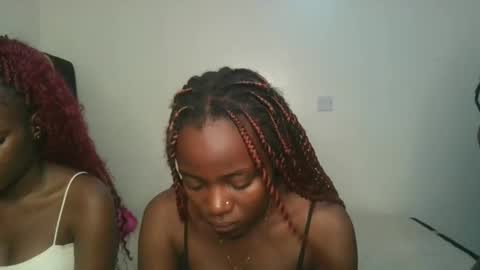 Snapshot of pearl_velvet chatting on 11/09/25, 05:44 vel online show from 11/09/25, 05:44