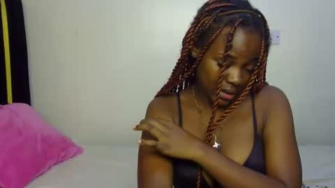 Snapshot of pearl_velvet chatting on 11/23/25, 04:07 vel online show from 11/23/25, 04:07