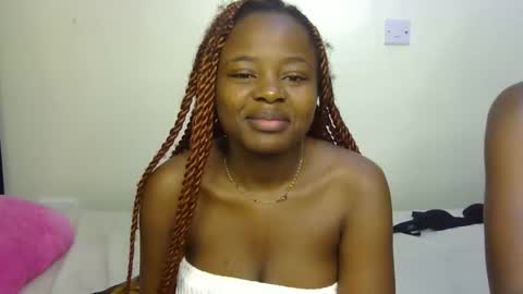 Snapshot of pearl_velvet chatting on 11/24/25, 04:18 vel online show from 11/24/25, 04:18