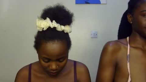 Snapshot of pearl_velvet chatting on 12/04/25, 06:44 vel online show from 12/04/25, 06:44