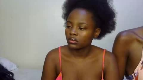 Snapshot of pearl_velvet chatting on 12/04/25, 06:49 vel online show from 12/04/25, 06:49