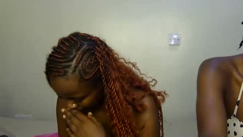 Snapshot of pearl_velvet chatting on 12/22/25, 11:46 vel online show from 12/22/25, 11:46