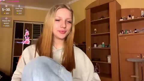 Snapshot of pearlinesilfies chatting on 06/22/26, 04:37 Zlata online show from 06/22/26, 04:37