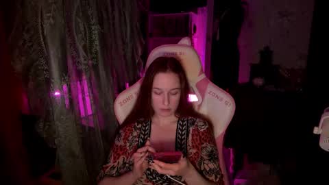 Snapshot of pearlprincess_ chatting on 03/28/26, 04:12 Adelina online show from 03/28/26, 04:12