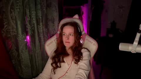 Snapshot of pearlprincess_ chatting on 04/11/26, 06:18 Adelina online show from 04/11/26, 06:18