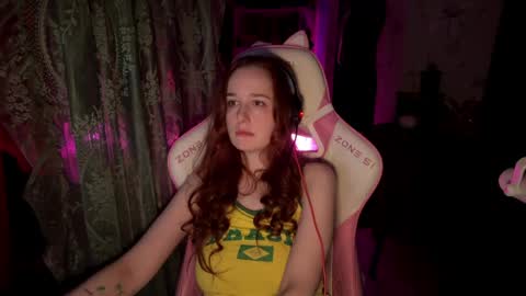 Snapshot of pearlprincess_ chatting on 04/16/26, 03:29 Adelina online show from 04/16/26, 03:29