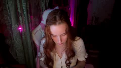 Snapshot of pearlprincess_ chatting on 05/11/26, 02:45 Adelina online show from 05/11/26, 02:45