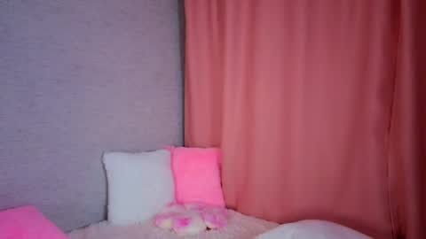 pearly_peach_ online show from 04/30/26, 06:14