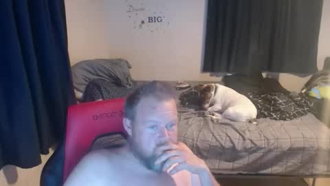 Snapshot of pecker40 chatting on 04/12/26, 05:23 pecker40 online show from 04/12/26, 05:23
