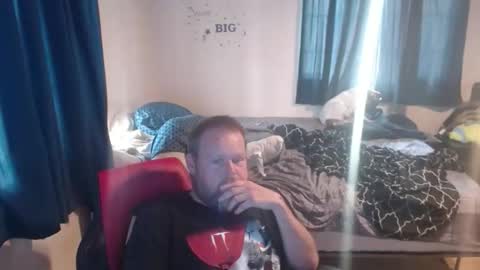 Snapshot of pecker40 chatting on 04/12/26, 07:41 pecker40 online show from 04/12/26, 07:41