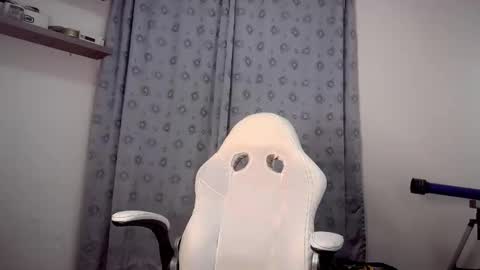 Snapshot of pedro_picapica chatting on 11/05/25, 02:44 Pedro online show from 11/05/25, 02:44